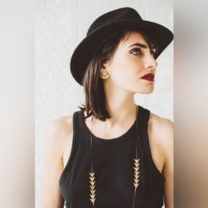 Oceanne Elu Arrow Necklace in brass